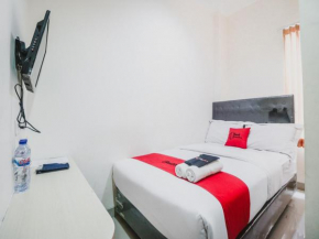 RedDoorz Plus near Mall Ciputra Jakarta